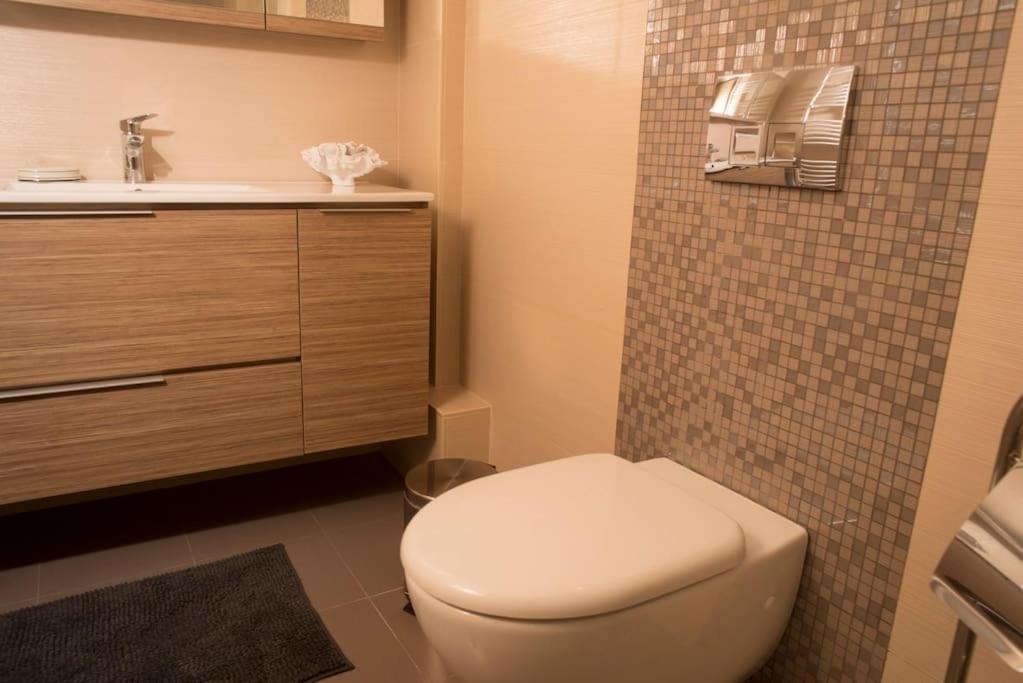 Deluxe Apartment In The Center Kalamata Exterior photo